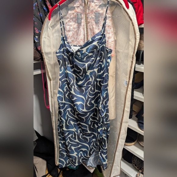 Averie NWT Navy and White Wave Dress - Picture 2 of 4